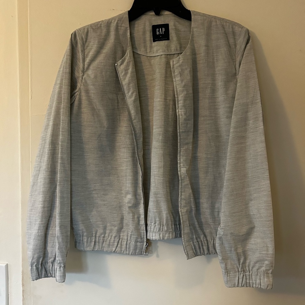 Light gap sweater